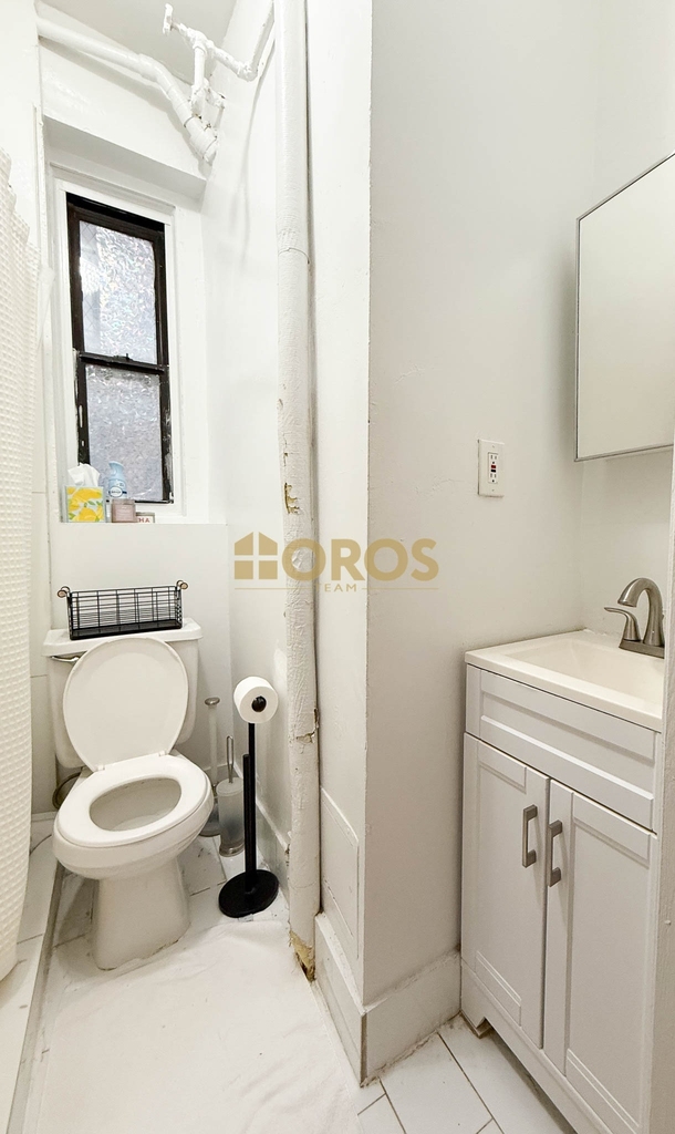700 East 9th Street - Photo 7