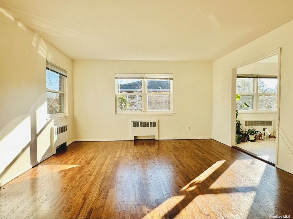 136 Manhasset Avenue - Photo 3