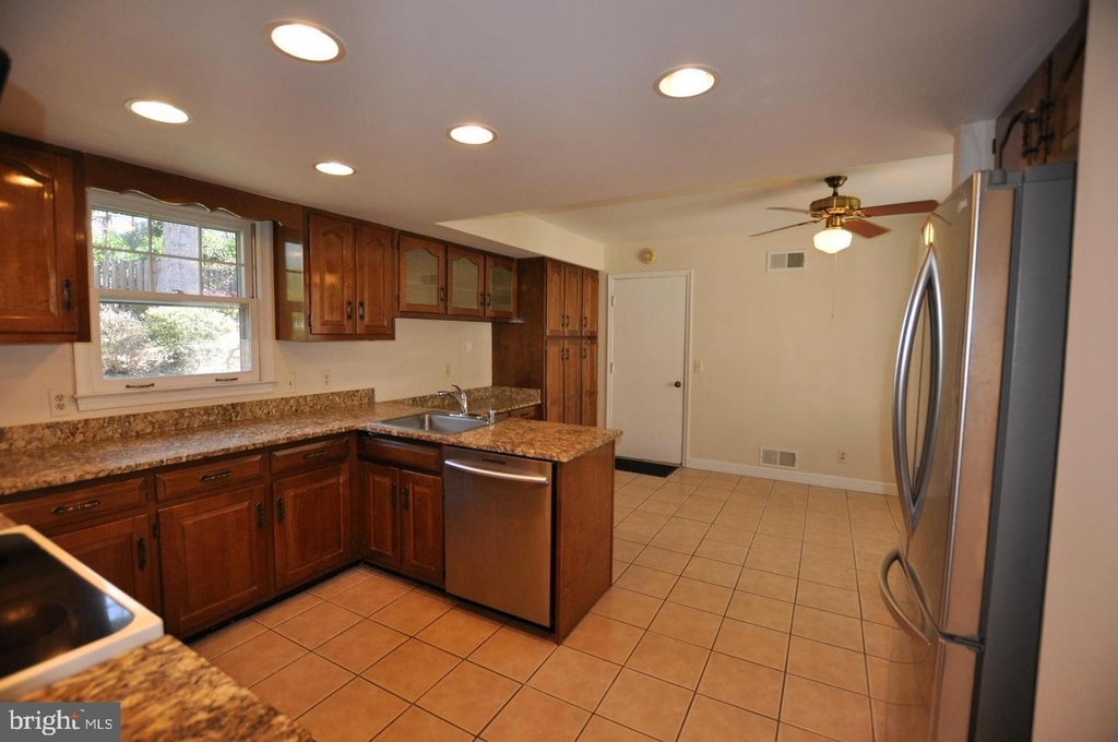 3903 Bentwood Ct - Photo 9