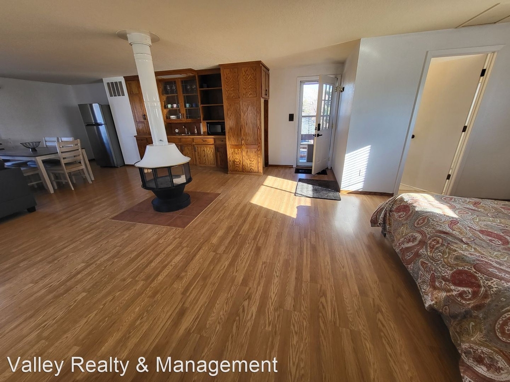 725 Jackson Way - Photo 3