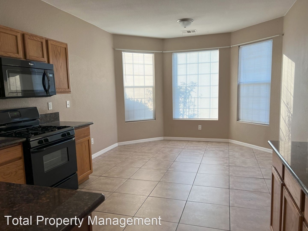 1360 Martinho Ave. - Photo 3