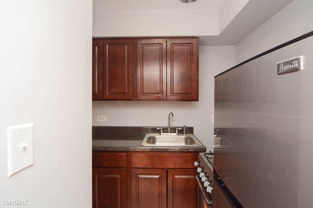 1040 W. Hollywood, Unit C213 - Photo 2