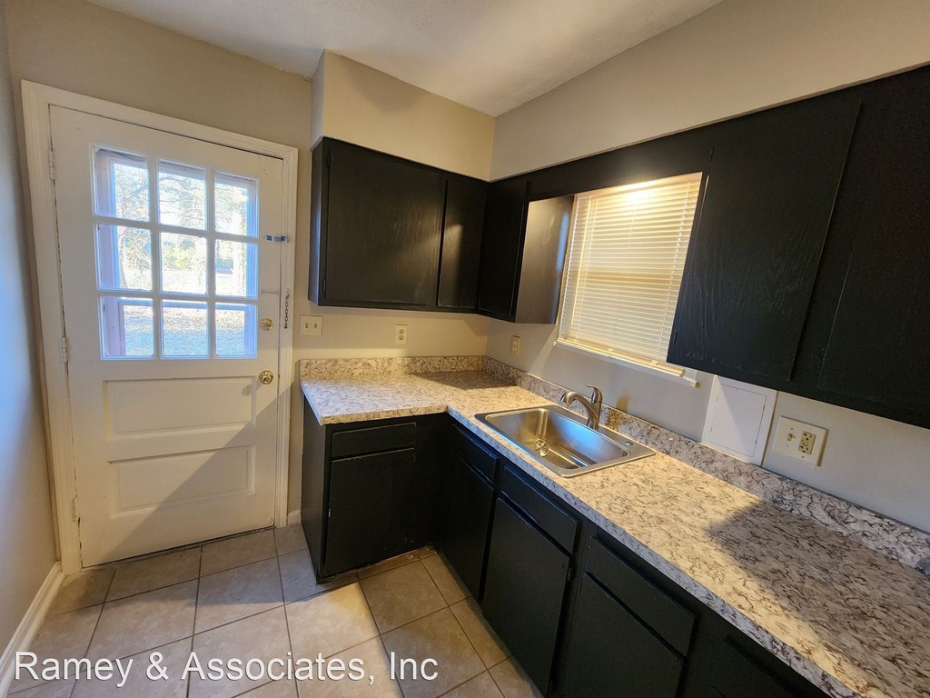 4201 Sanford Ave - Photo 2