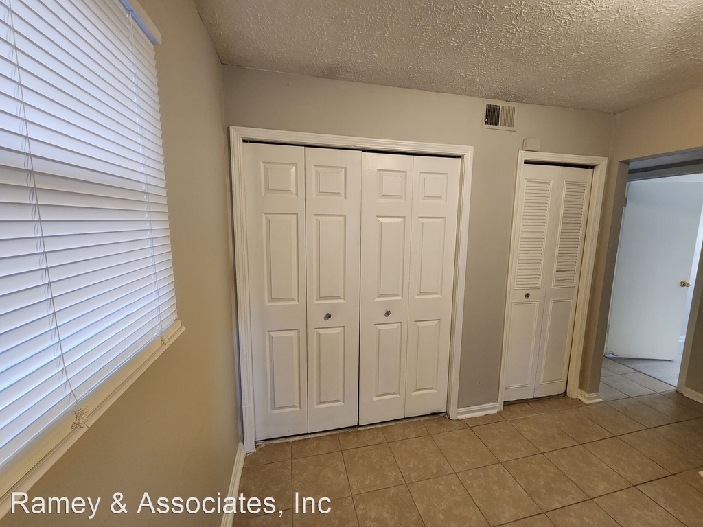 4201 Sanford Ave - Photo 3