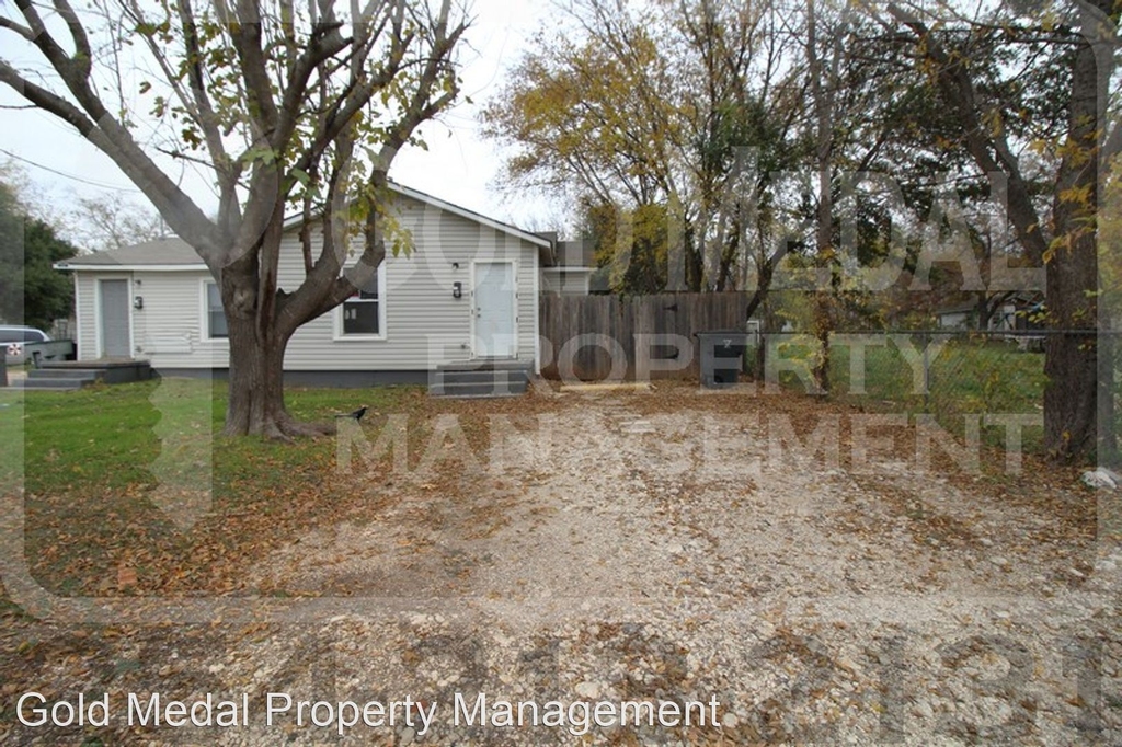 711 W Ave. C - Photo 14