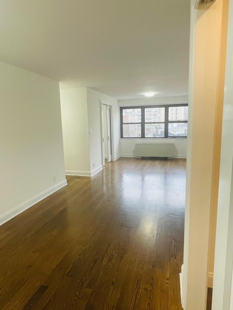 401 East 88th Street, 3c - Photo 5