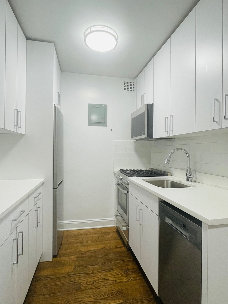 401 East 88th Street, 3c - Photo 10