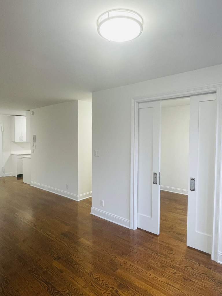 401 East 88th Street, 3c - Photo 1