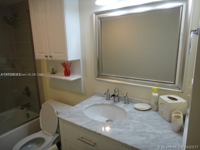 1621 Collins Ave - Photo 12