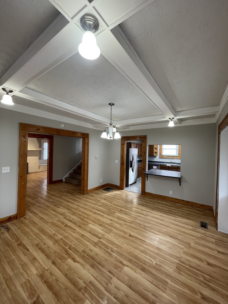 315 E 33rd Street - Photo 4