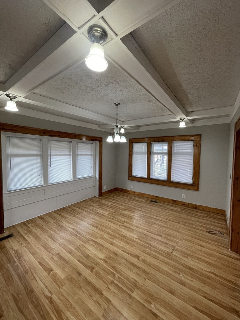 315 E 33rd Street - Photo 5