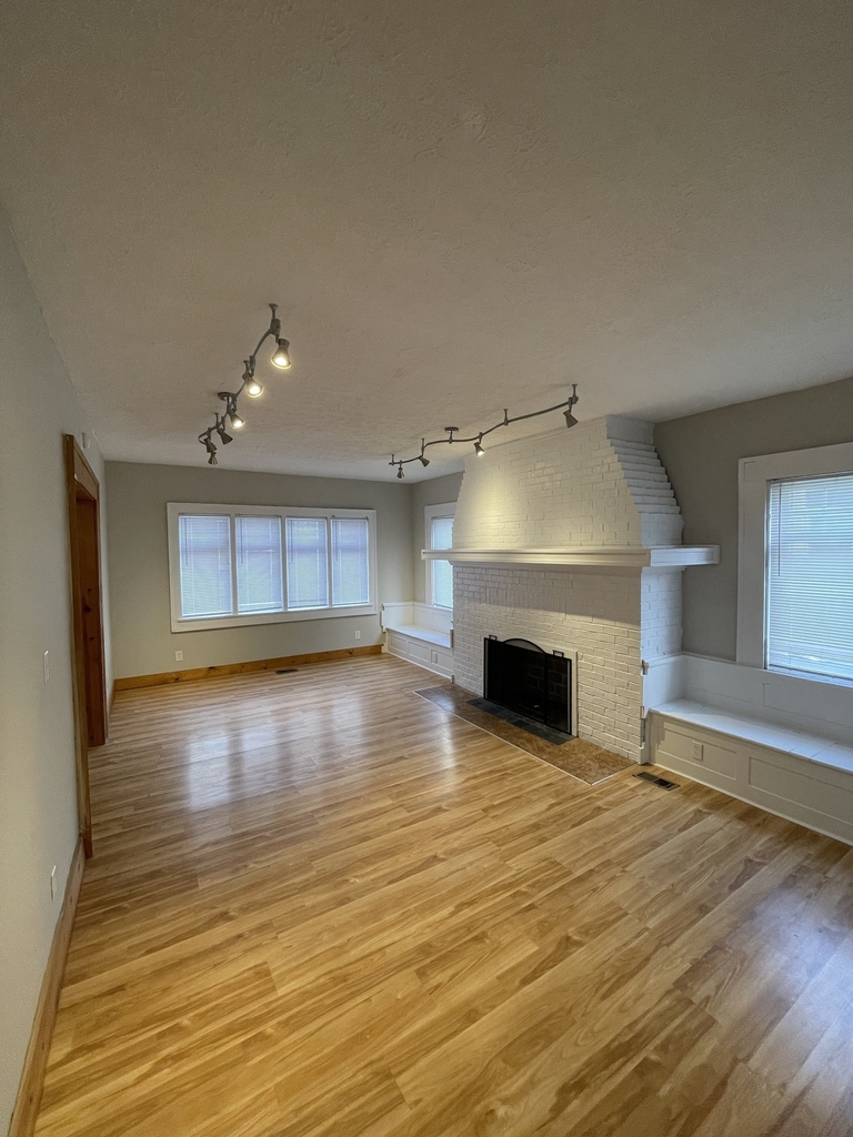 315 E 33rd Street - Photo 3