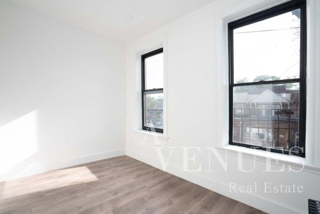 1721 East 8th Street - Photo 0