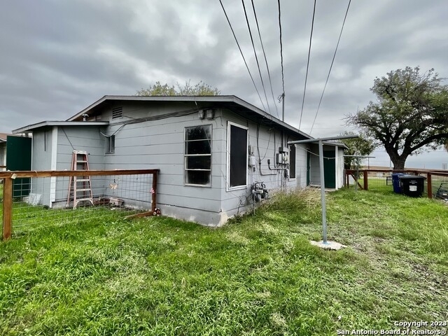 343 Tarasco St - Photo 18