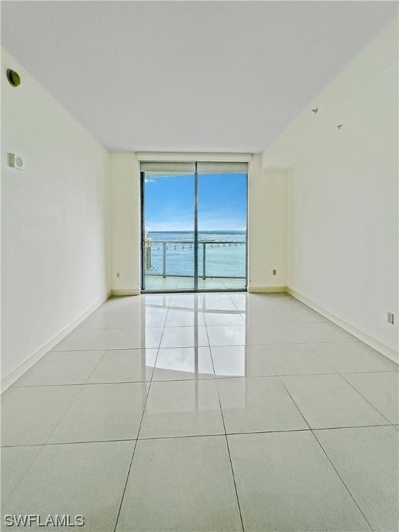 3000 Oasis Grand Boulevard - Photo 2