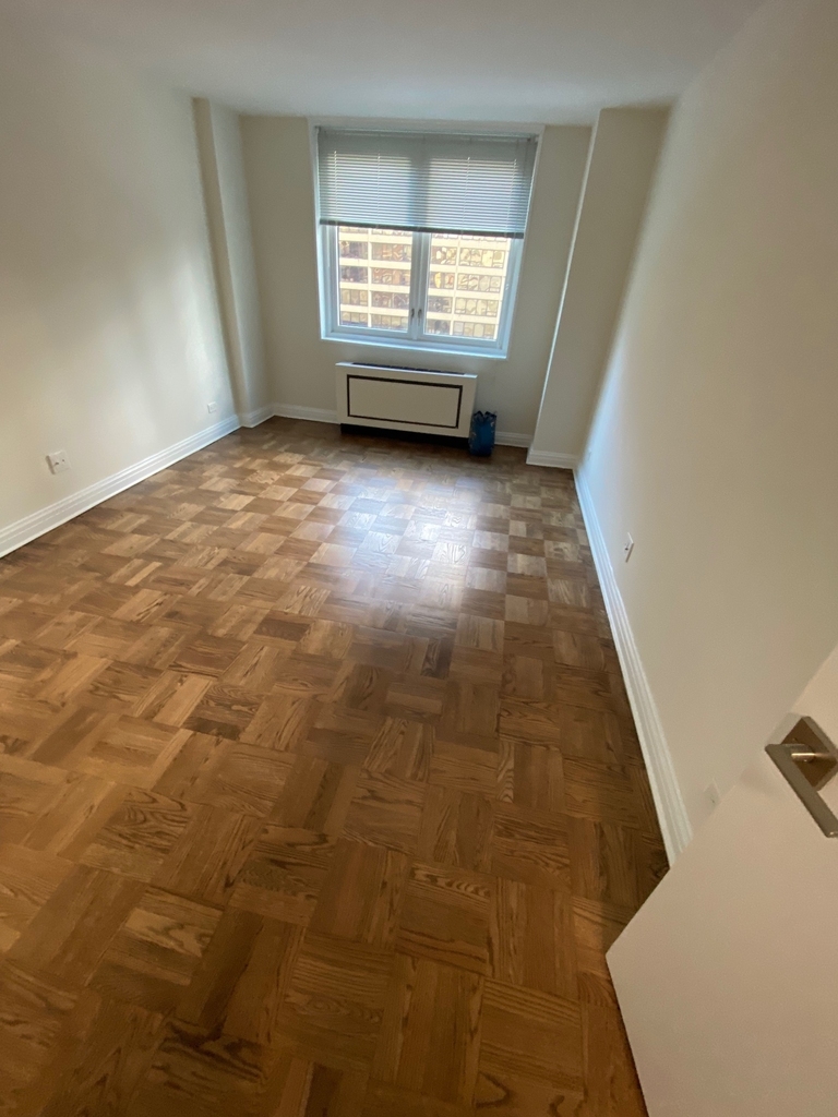 East 71st Street - Photo 10