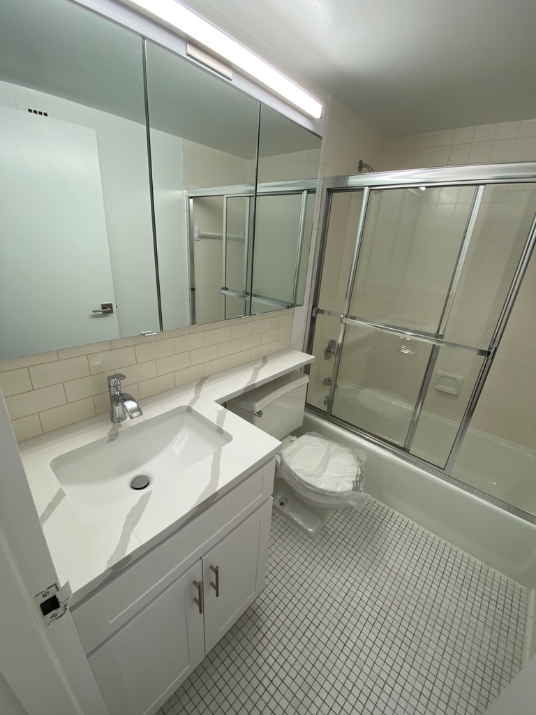East 71st Street - Photo 9