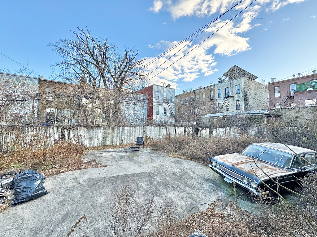 74 Cornelia Street - Photo 2