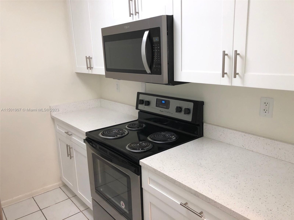 10700 Sw 108 Av - Photo 1