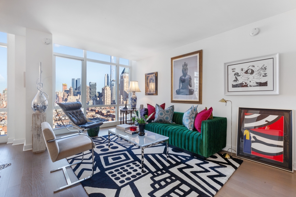 450 West 42nd Street - Photo 1