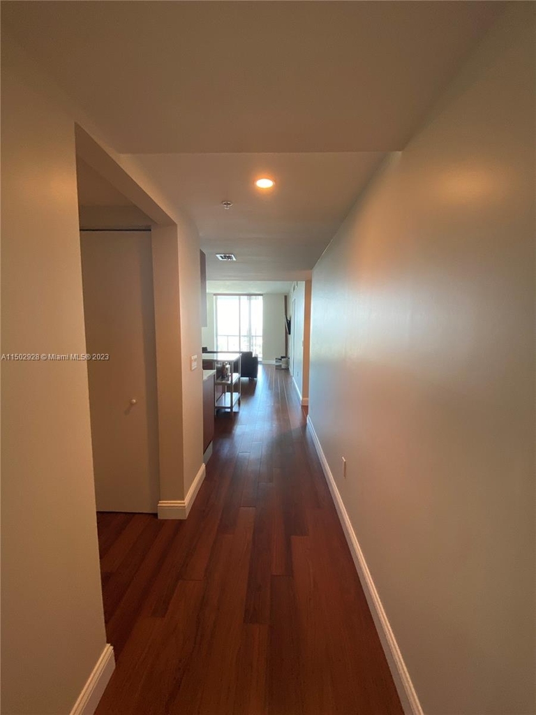 185 Sw 7 St - Photo 1