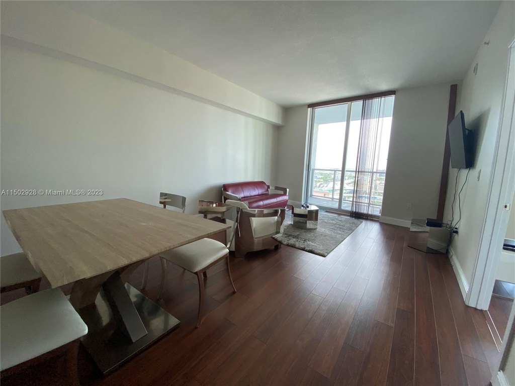 185 Sw 7 St - Photo 4