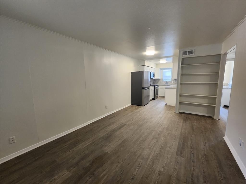 2404 Louise Street - Photo 1