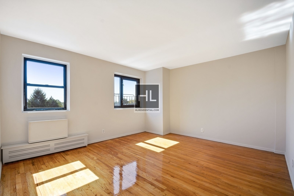 43rd Avenue - Photo 1