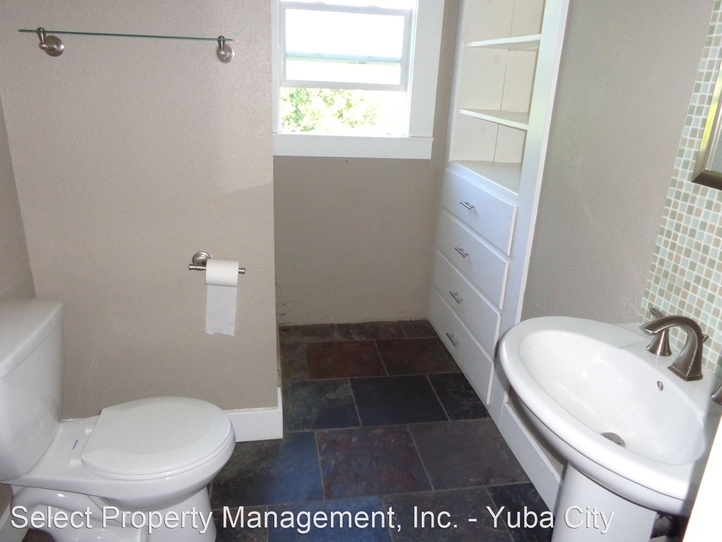 537 Reeves Ave #1 - Photo 3