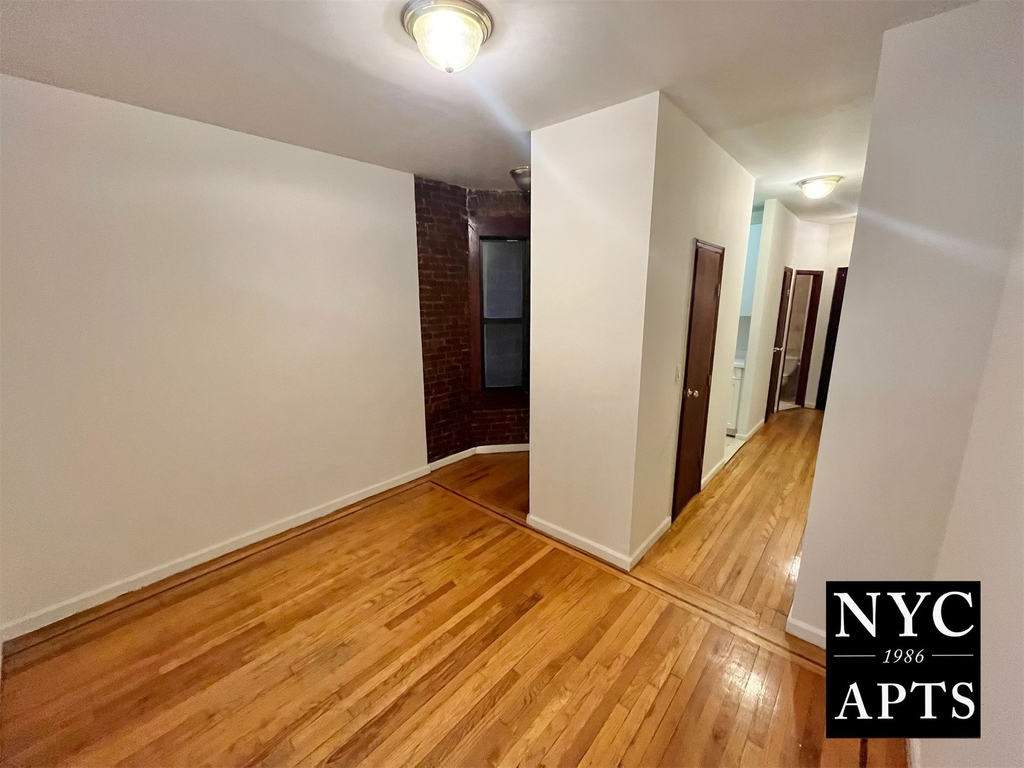 220 East 52nd Street - Photo 2