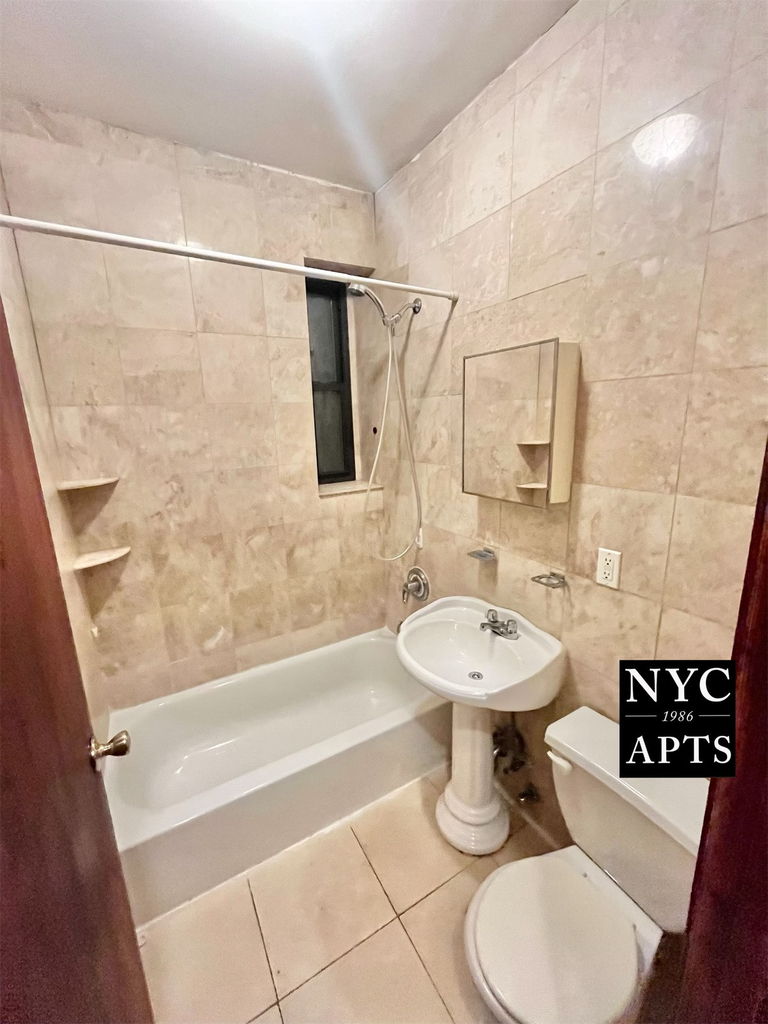 220 East 52nd Street - Photo 6