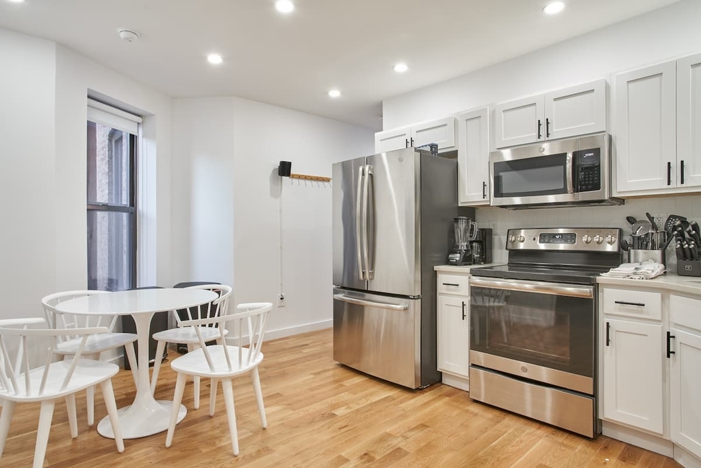 340 Clifton Place - Photo 13