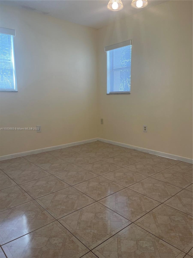 8435 Sunrise Lakes Blvd - Photo 21