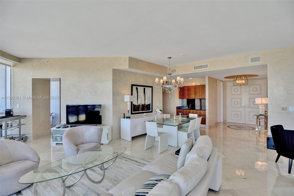 18101 Collins Ave - Photo 10