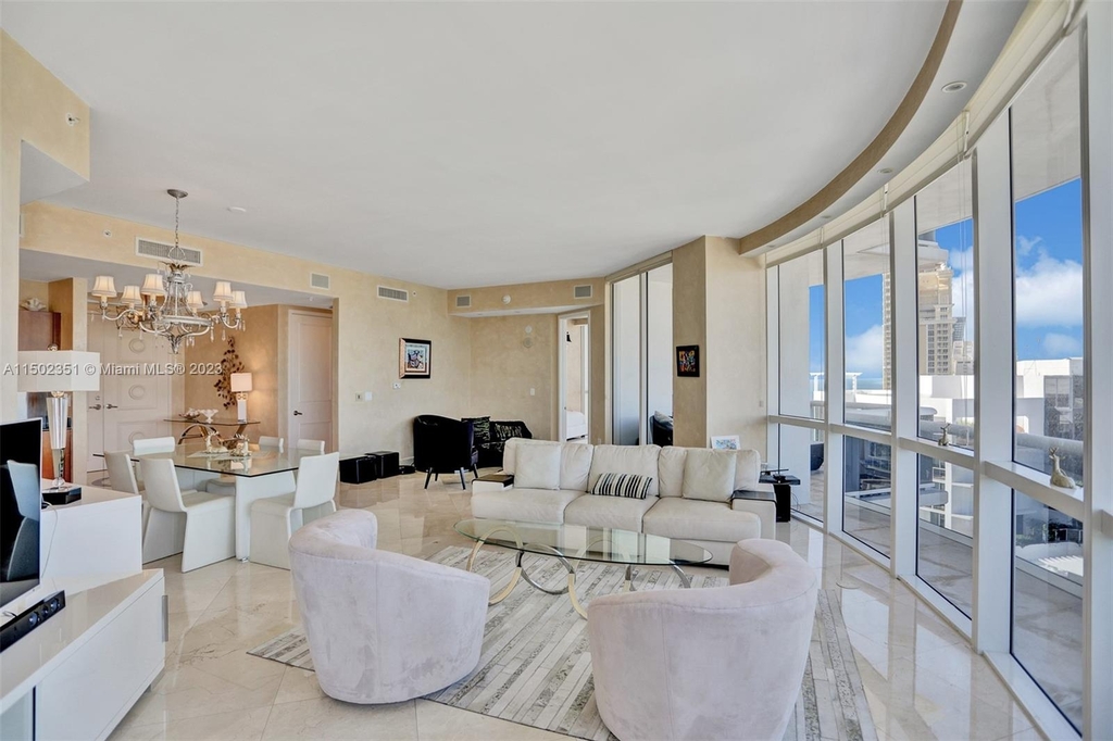 18101 Collins Ave - Photo 11