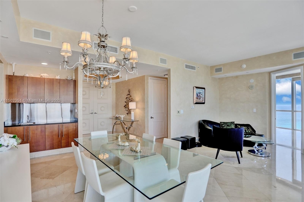 18101 Collins Ave - Photo 14