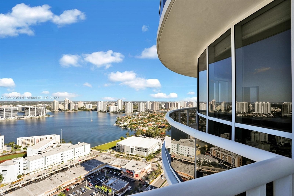 18101 Collins Ave - Photo 25