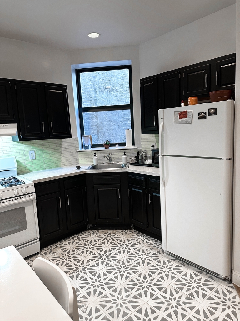 300 West 112th Street - Photo 4