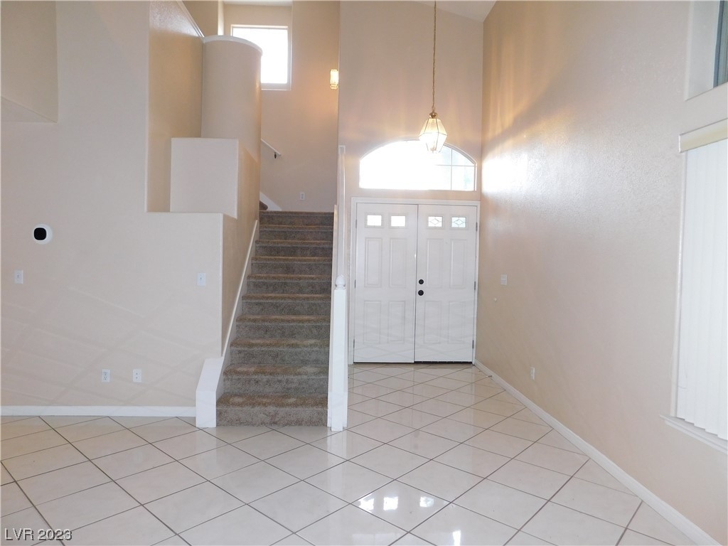 8033 Hilliard Avenue - Photo 2