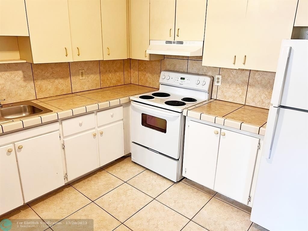 3615 Sw 52nd Ave - Photo 7