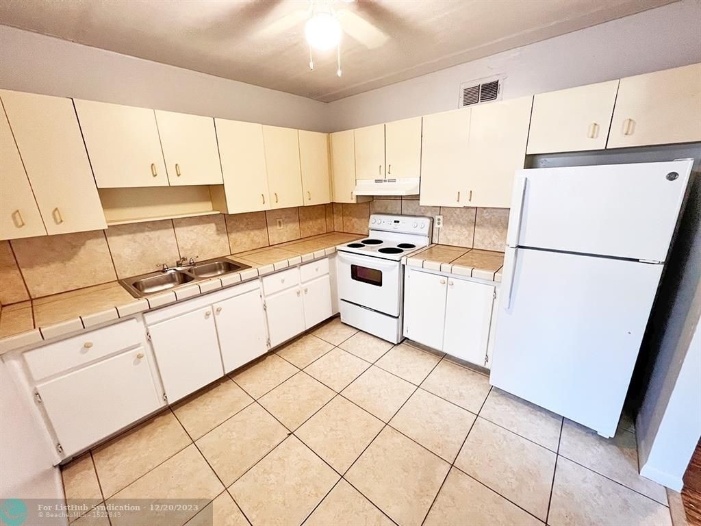 3615 Sw 52nd Ave - Photo 6