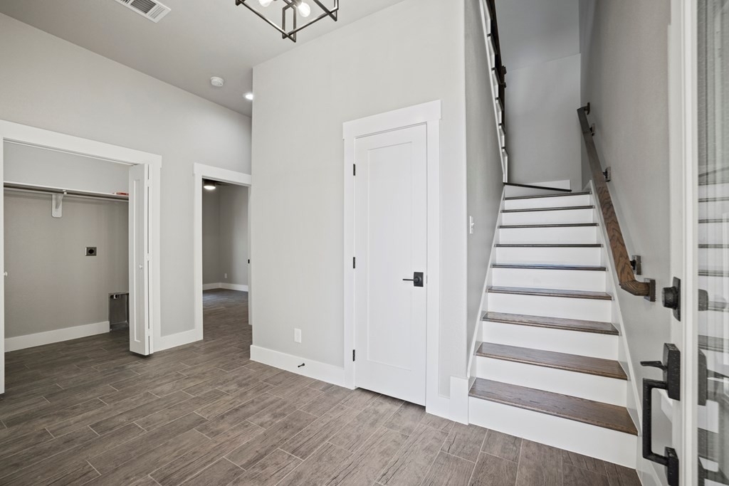 511 Winding Way - Photo 1