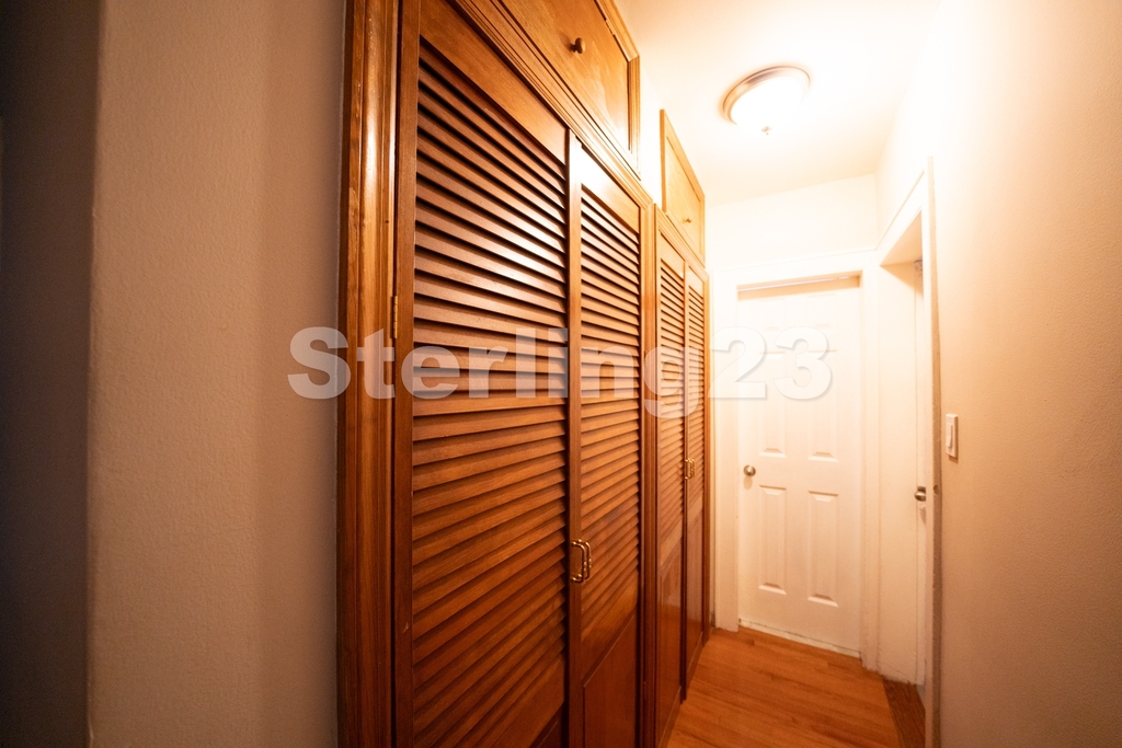 21-30 Ditmars Boulevard - Photo 4