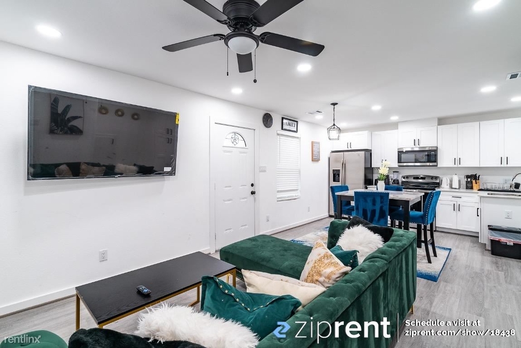 8722 Peachtree St - Photo 1