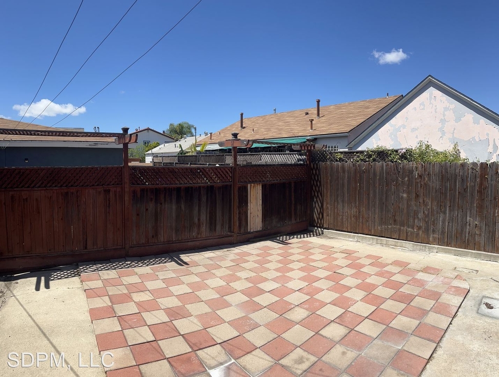 4582-4588 50th St - Photo 8