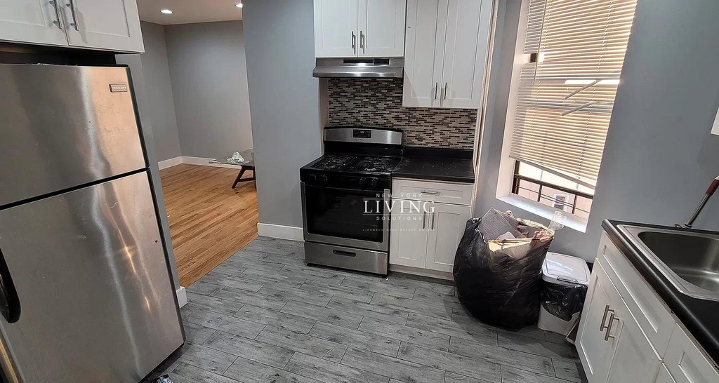 2120 Crotona Avenue - Photo 1