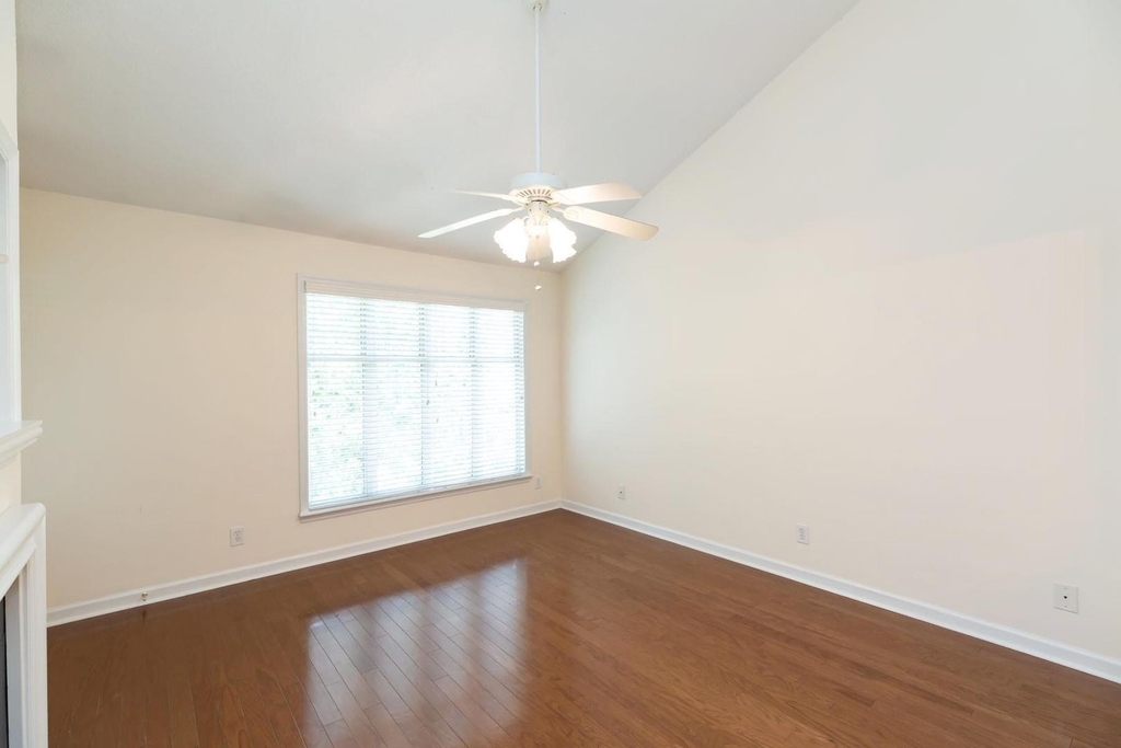 1210 Westview Lane - Photo 2