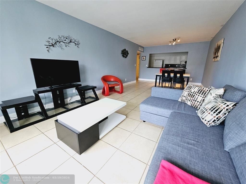 19390 Collins Ave - Photo 3