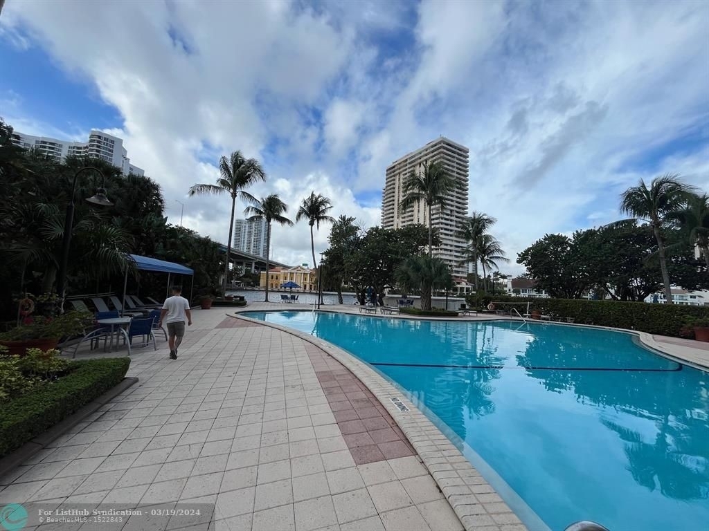 19390 Collins Ave - Photo 15