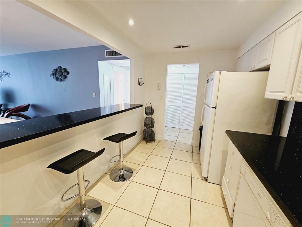 19390 Collins Ave - Photo 8